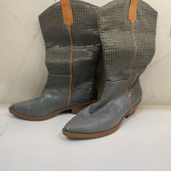 WONDERLY Gray and Tan Heeled Boots with Textured Leather - Picture 1 of 9